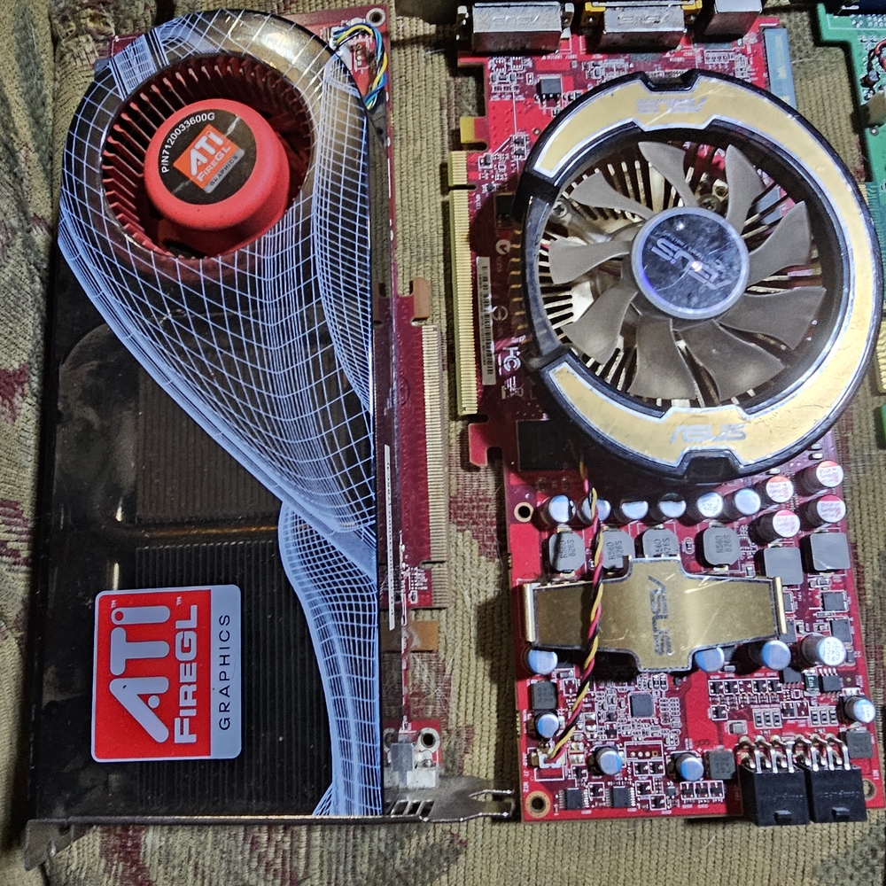 FireGL Graphics Card - Red - Picture 5 of 9